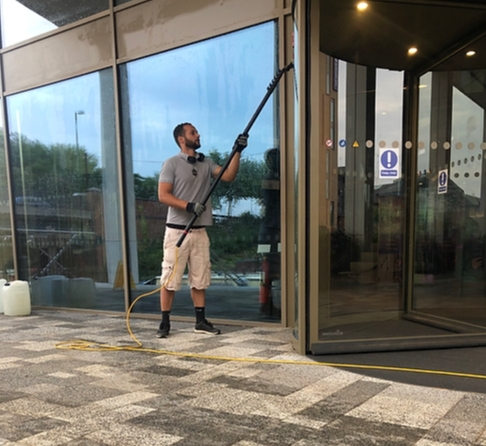 Window Cleaner Banbury 04 1777381135 Medium